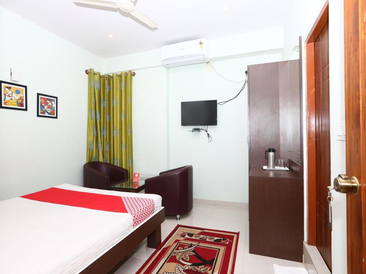 Golden Residency Hotell Mysore Exteriör bild