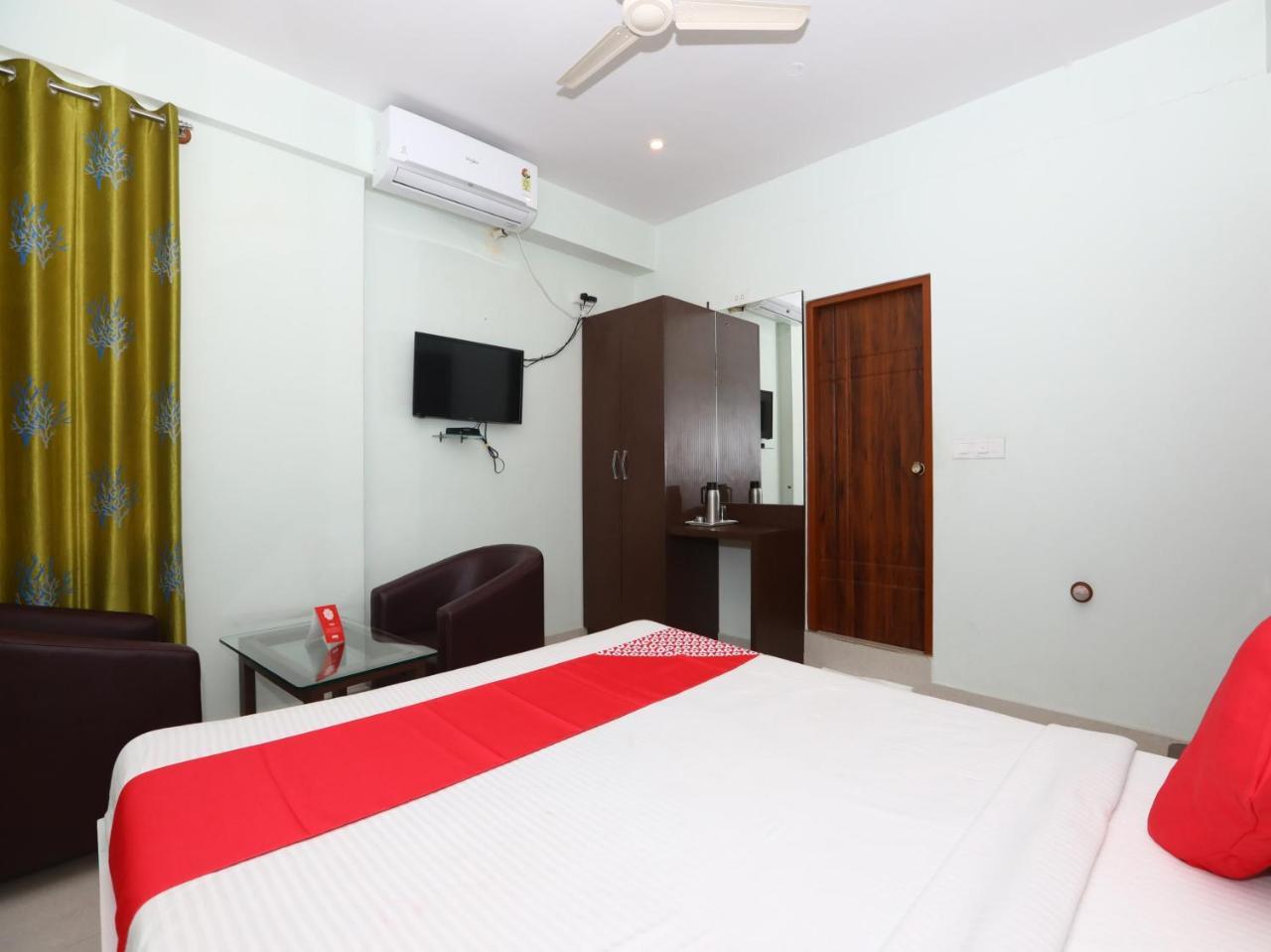 Golden Residency Hotell Mysore Exteriör bild