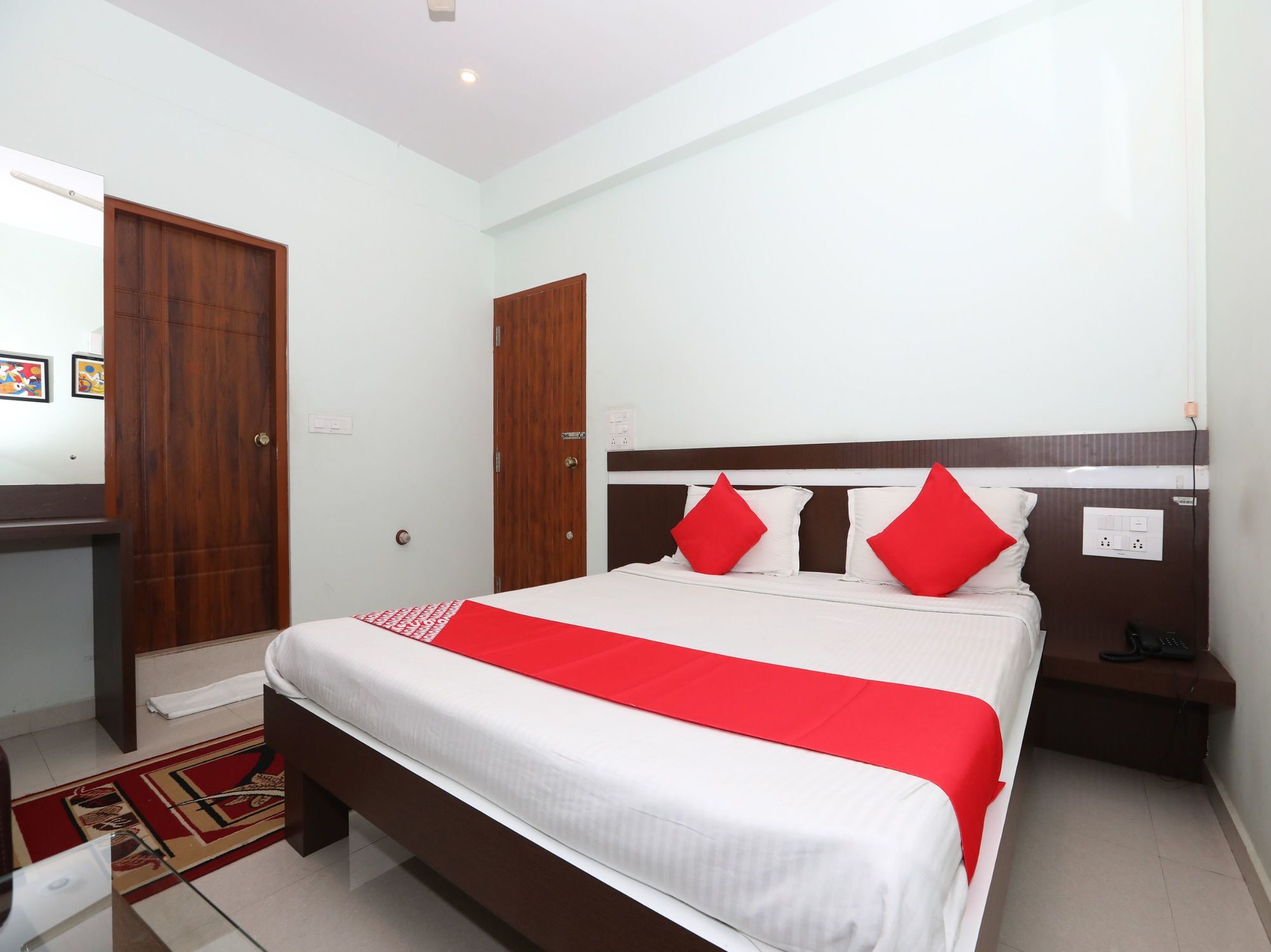 Golden Residency Hotell Mysore Exteriör bild